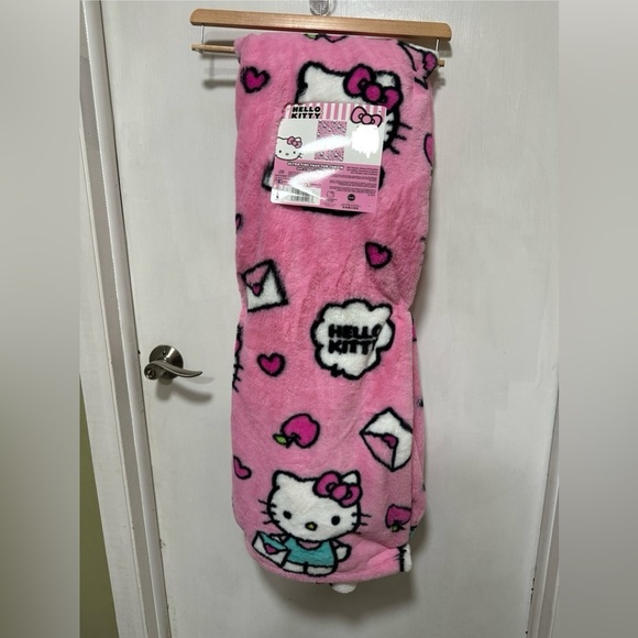 *CLEARANCE* Hello Kitty Pink Heart Envelope Faux Fur Blanket - Picture 5 of 5